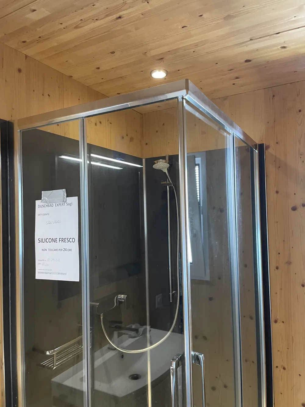 S. Vittore: cabina doccia ad angolo